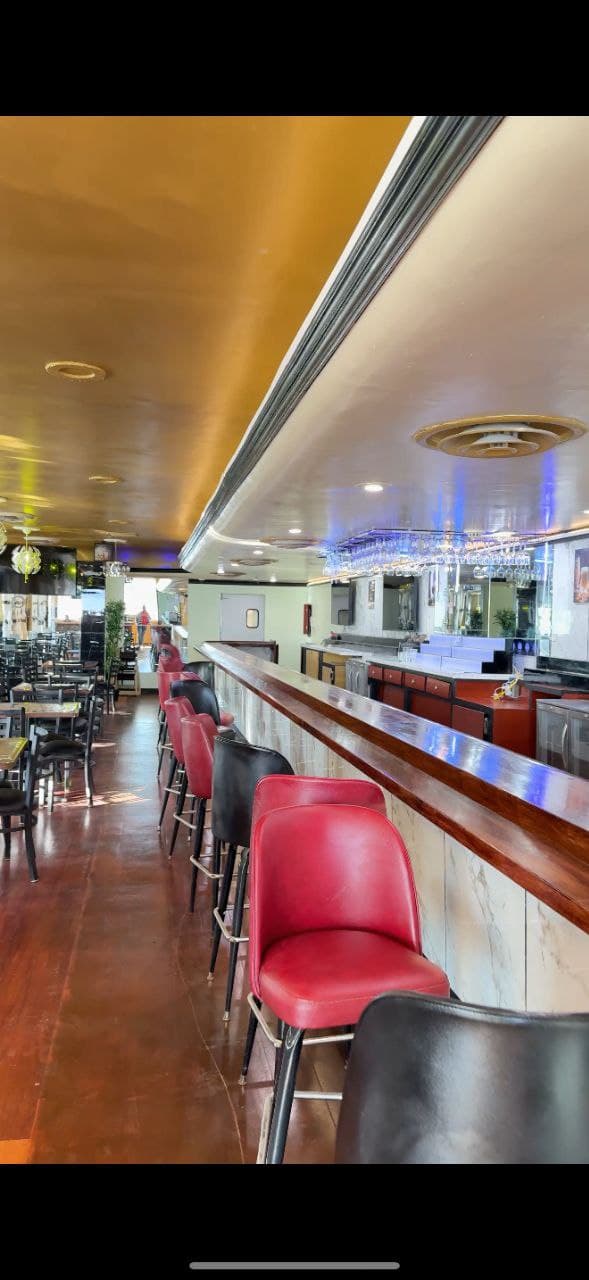Spacious Dining with a Welcoming Atmosphere